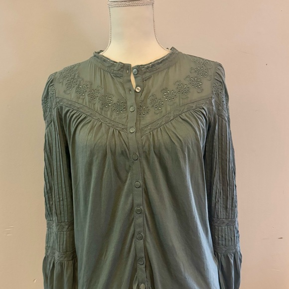 Elegant Eyelet Lace Trim Blouse - Picture 2 of 9